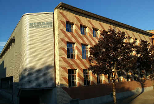 Geschäftsliegenschaft der Berani Kugellager AG Geschäftsliegenschaft der Berani Kugellager AG an der Ackerstrasse 50 in Uster, Schweiz. Sicht von Westen. Baujahr 1982. Architekten:          Marie Claude Bétrix, Eraldo Consolascio, Bruno Reichlin, Patrick Huber